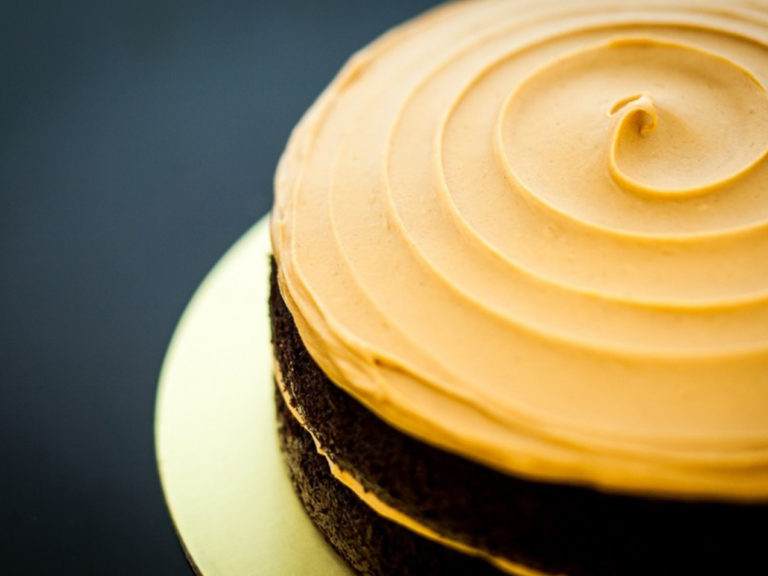 Peanut Butter & Dark Chocolate Cake