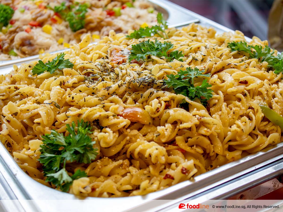 Rotini Aglio e Olio (Fusilli tossed with Fresh Garlic, Olive Oil & and Parmigiano)