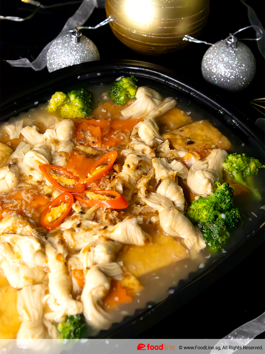 Fried Tofu w/ Pine Mushroom & Bean Root 松菇豆根豆腐