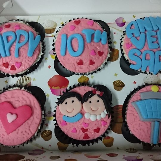 Normal Size Cupcakes With Customised Fondant Design 6s Normal Size Cupcakes With Customised Fondant Design 6s