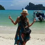 Authentic Review by Cecilia Por